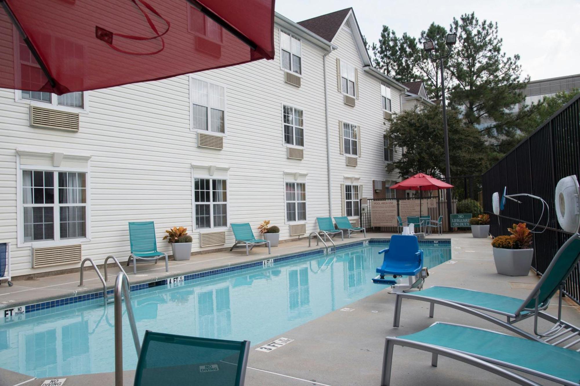 Towneplace Suites By Marriott Atlanta Алфарета Екстериор снимка